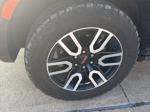 Used 2021 GMC Yukon AT4 w/ Rear Media and Nav Package AWD/4WD image 2