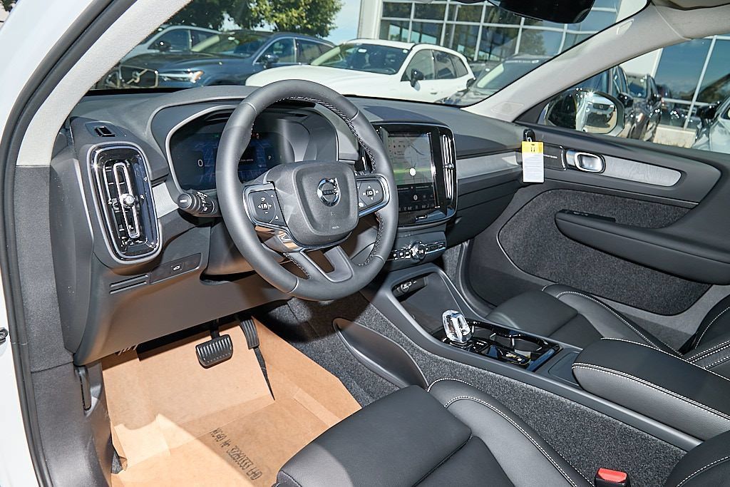 New 2026 Volvo XC40 B5 Plus w/ Climate Package AWD/4WD image 12