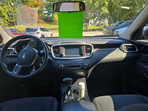 Used 2019 Kia Sorento FWD V6 image 13