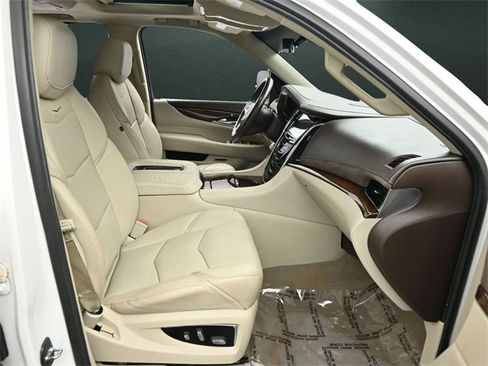 Used 2017 Cadillac Escalade ESV Premium Luxury image 23