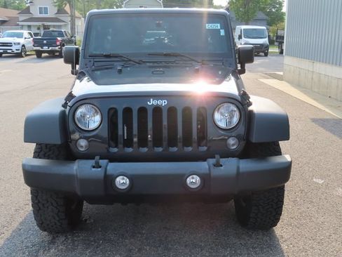 Used 2016 Jeep Wrangler Unlimited Rubicon w/ Connectivity Group AWD/4WD image 10