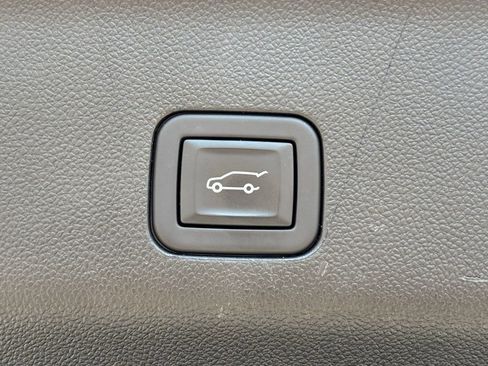 Used 2023 Chevrolet Suburban Z71 image 7