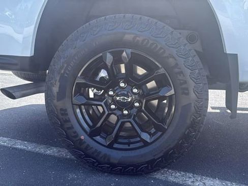 Used 2025 Chevrolet Colorado Z71 w/ Midnight Edition image 9