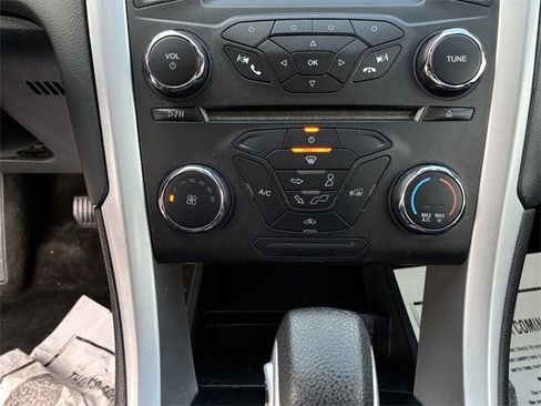 Used 2016 Ford Fusion SE image 26