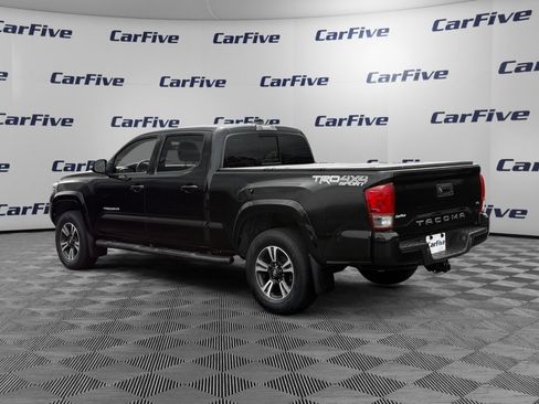 Used 2017 Toyota Tacoma TRD Sport w/ Premium & Technology Package AWD/4WD image 3