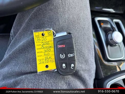 Used 2016 Chrysler 300 C RWD image 18