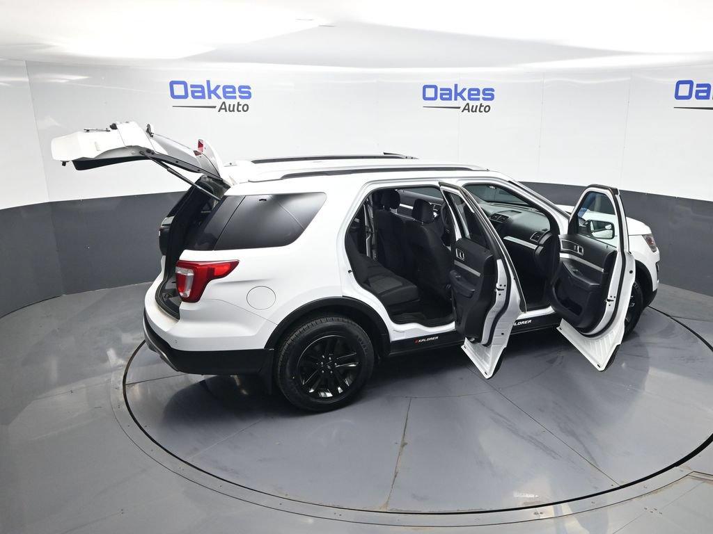 Used 2017 Ford Explorer XLT FWD image 55
