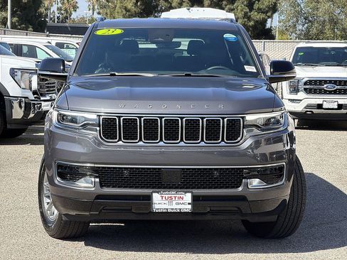 Used 2023 Jeep Wagoneer 4WD image 2