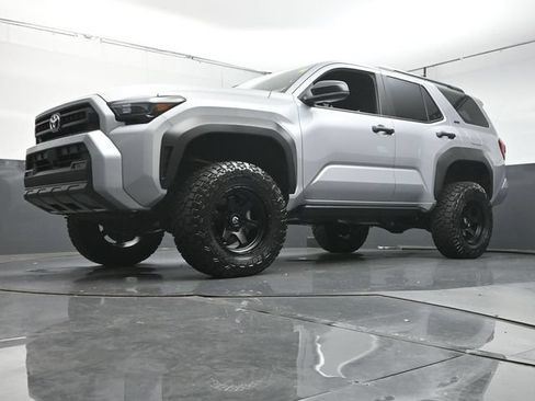 Used 2025 Toyota 4Runner SR5 AWD/4WD image 32