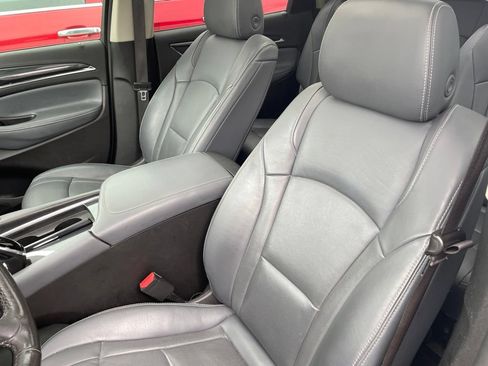 Used 2019 Buick Enclave Premium w/ Experience Buick Package FWD image 4