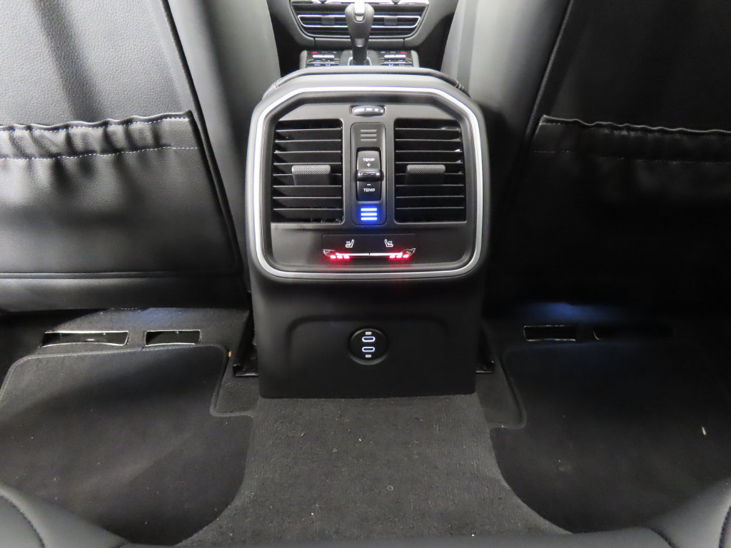 Certified 2026 Porsche Macan GTS AWD/4WD image 32