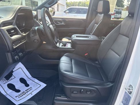 Used 2024 Chevrolet Tahoe RST w/ Luxury Package AWD/4WD image 9