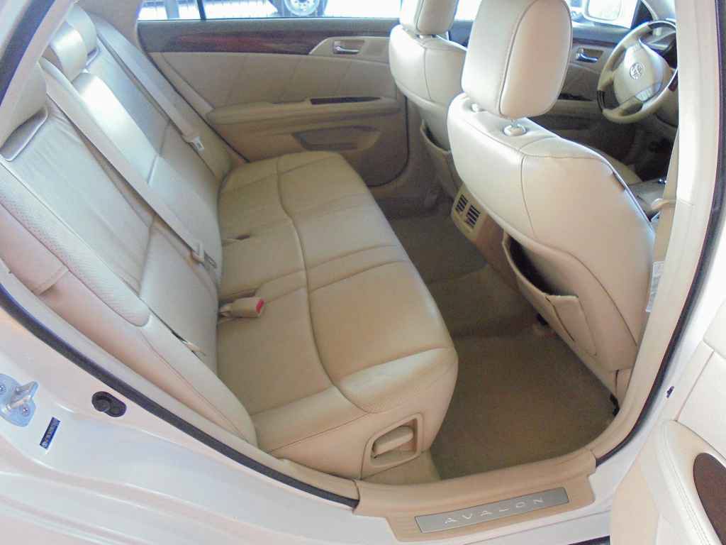 Used 2009 Toyota Avalon Limited FWD image 10