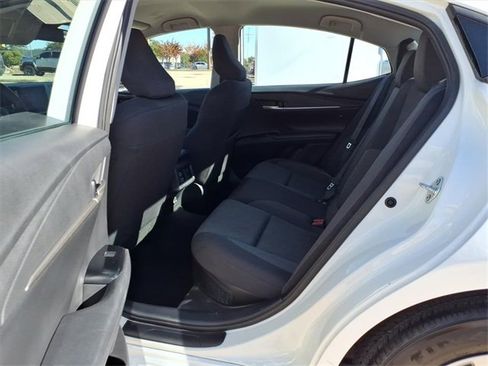 Used 2025 Toyota Camry Hybrid image 16