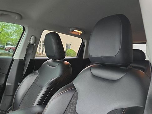 Used 2018 Jeep Compass Latitude w/ Popular Equipment Group AWD/4WD image 10