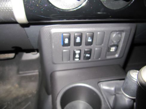 Used 2012 Toyota FJ Cruiser 4WD image 17