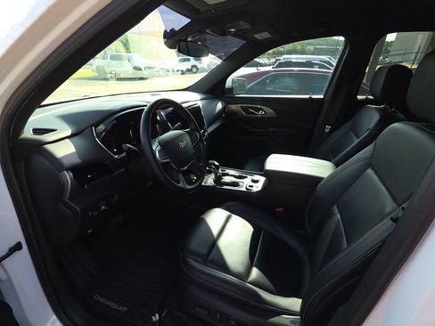 Used 2023 Chevrolet Traverse LT FWD image 8