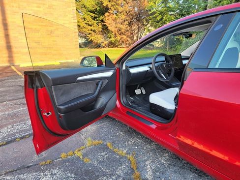 Used 2021 Tesla Model 3 Performance image 24