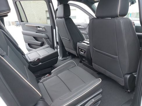 New 2025 Chevrolet Suburban Premier image 11