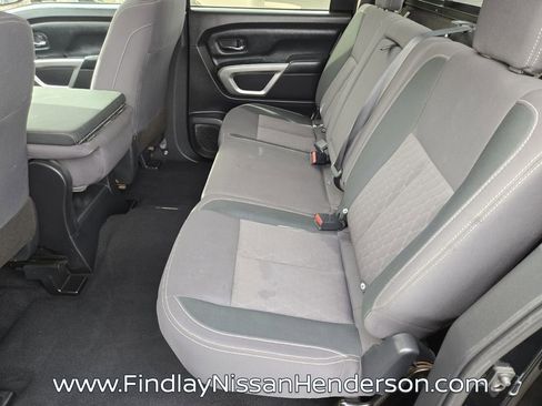 Used 2022 Nissan Titan SV image 11