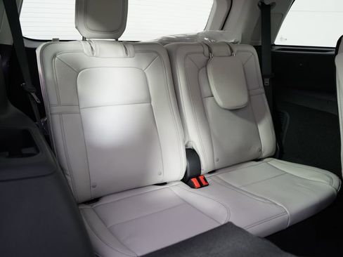 New 2026 Lincoln Aviator Reserve AWD/4WD image 19