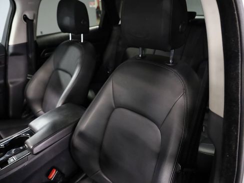 Used 2017 Jaguar F-PACE Premium image 16