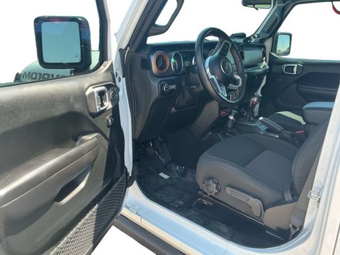 Used 2021 Jeep Gladiator Mojave w/ Cold Weather Group AWD/4WD image 24