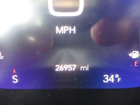 Used 2024 Chrysler Pacifica Limited image 13