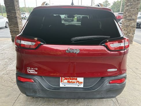 Used 2014 Jeep Cherokee Latitude AWD/4WD image 7