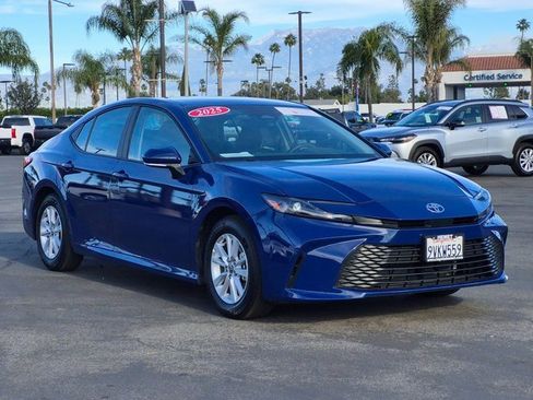 Used 2025 Toyota Camry LE image 3