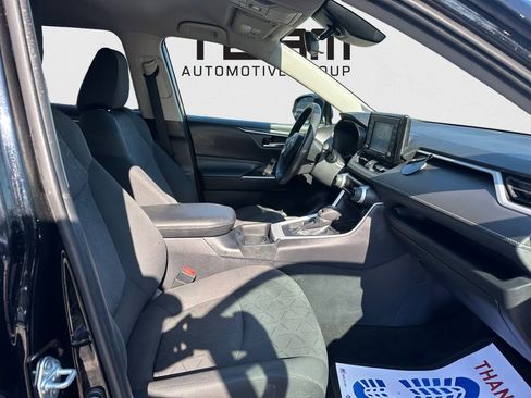 Used 2020 Toyota RAV4 XLE image 24
