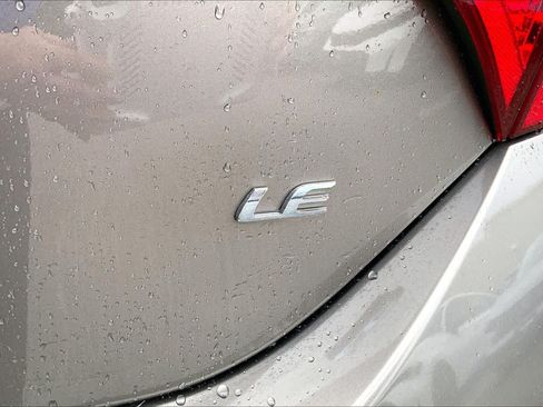 Used 2018 Toyota Corolla LE FWD image 10