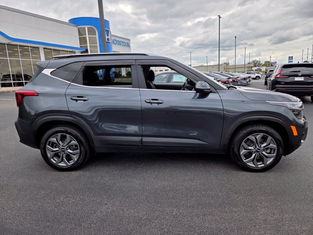 Used 2024 Kia Seltos S AWD/4WD image 8