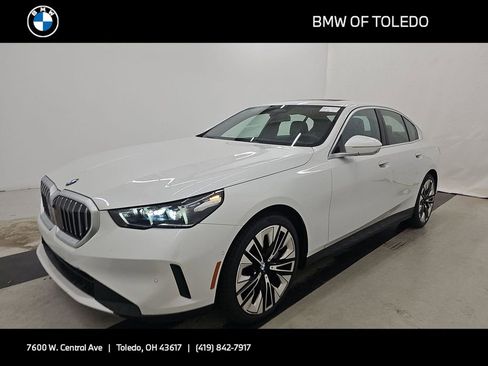 Used 2026 BMW 540i xDrive AWD/4WD image 1