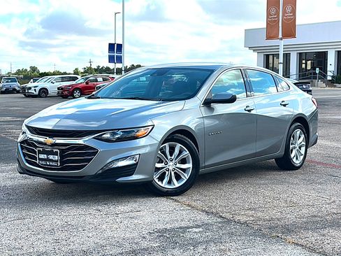 Used 2025 Chevrolet Malibu LT FWD image 2