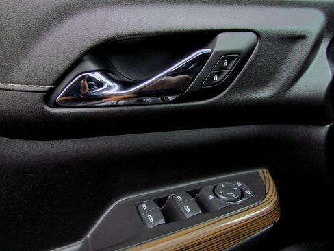 Used 2019 GMC Acadia SLE FWD image 26