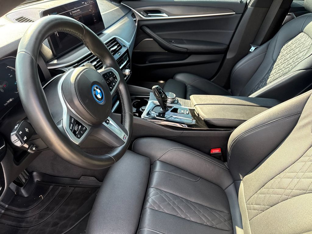 Used 2022 BMW 530e w/ Premium Package RWD image 20