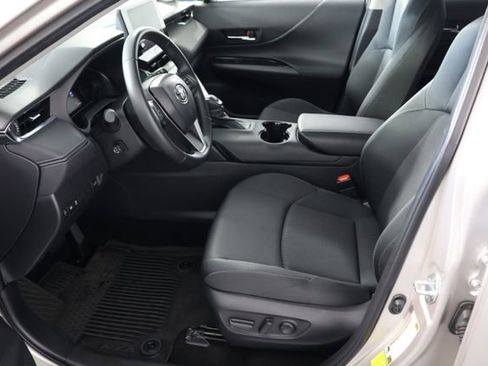 Used 2024 Toyota Venza LE image 18