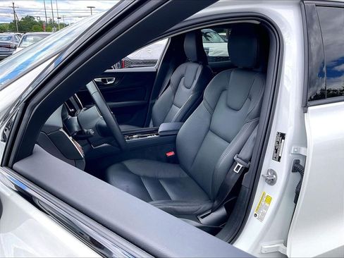 Used 2025 Volvo V60 B5 Cross Country Plus w/ Protection Package Premier AWD/4WD image 9