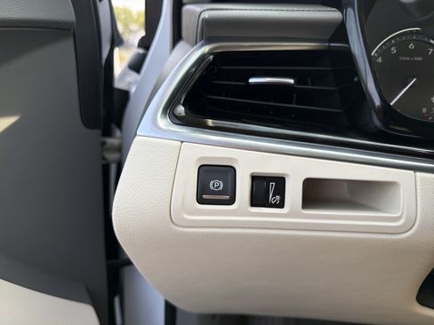 Used 2023 Cadillac XT6 Premium Luxury w/ LPO, Floor Liner Package AWD/4WD image 17