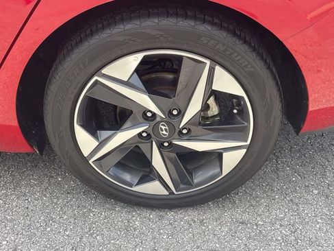 Used 2023 Hyundai Elantra SEL w/ Convenience Package FWD image 4