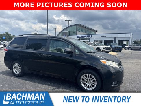 Used 2011 Toyota Sienna XLE FWD image 2