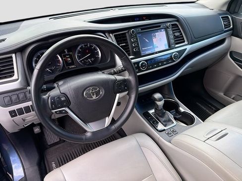 Used 2015 Toyota Highlander XLE AWD/4WD image 9