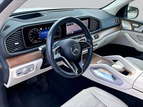 Used 2025 Mercedes-Benz GLE 450e 4MATIC image 18