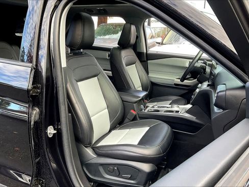 Used 2023 Ford Explorer XLT w/ Equipment Group 202A image 10