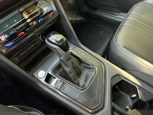 Certified 2024 Volkswagen Tiguan SE R-Line w/ MDO Package, Three-Row image 23