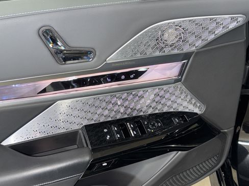 Used 2024 BMW 760i xDrive w/ Executive Package image 19