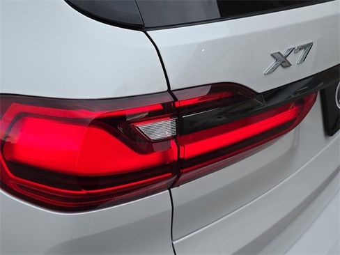Used 2022 BMW X7 xDrive40i w/ M Sport Package image 37