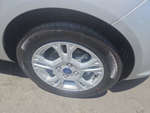 Used 2015 Ford Fiesta SE FWD image 2