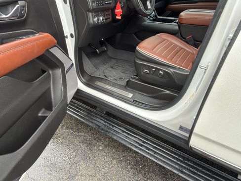 Used 2023 GMC Yukon Denali Ultimate w/ LPO, Floor Liner Package AWD/4WD image 35